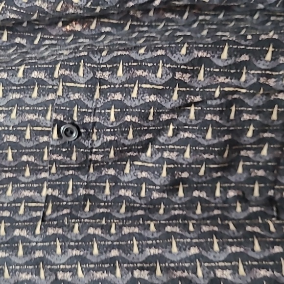 Men's Short Sleeve Button Down Shirt - Picture 3 of 5